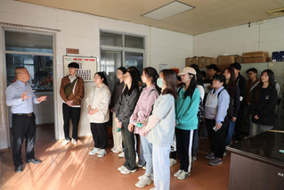 拓专业素质，树健康理念——bwin必赢2021级动物医学丁颖创新班参观江丰实业